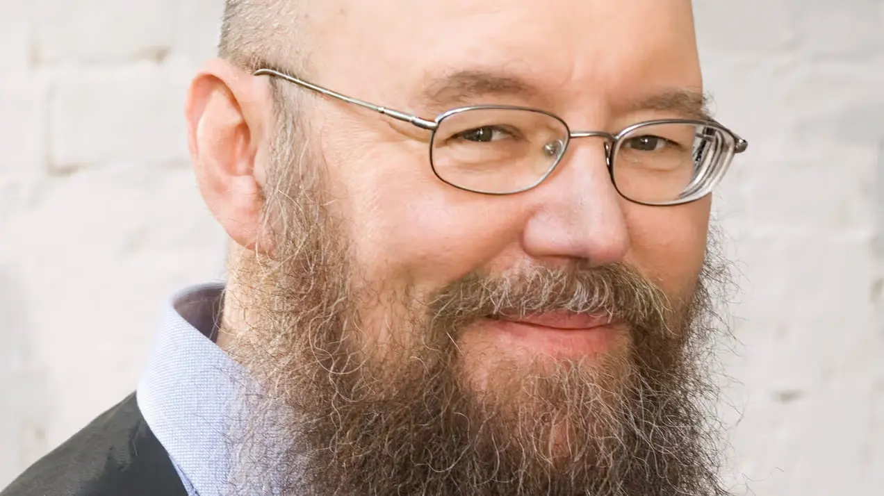 Esko Valtaoja: tähtitieteilijän elämä ja ura